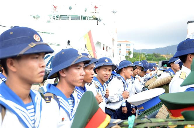 向长沙群岛上军民送去陆地新年气息。越通社记者光泰 摄