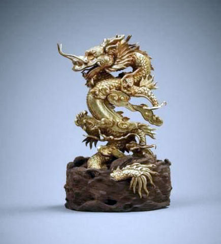  阮朝宫廷龙雕像。 图自越南历史博物馆 