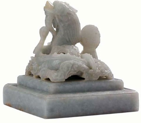  “大越历届国号与都城”专题展所展出的文物。图自越南历史博物馆 