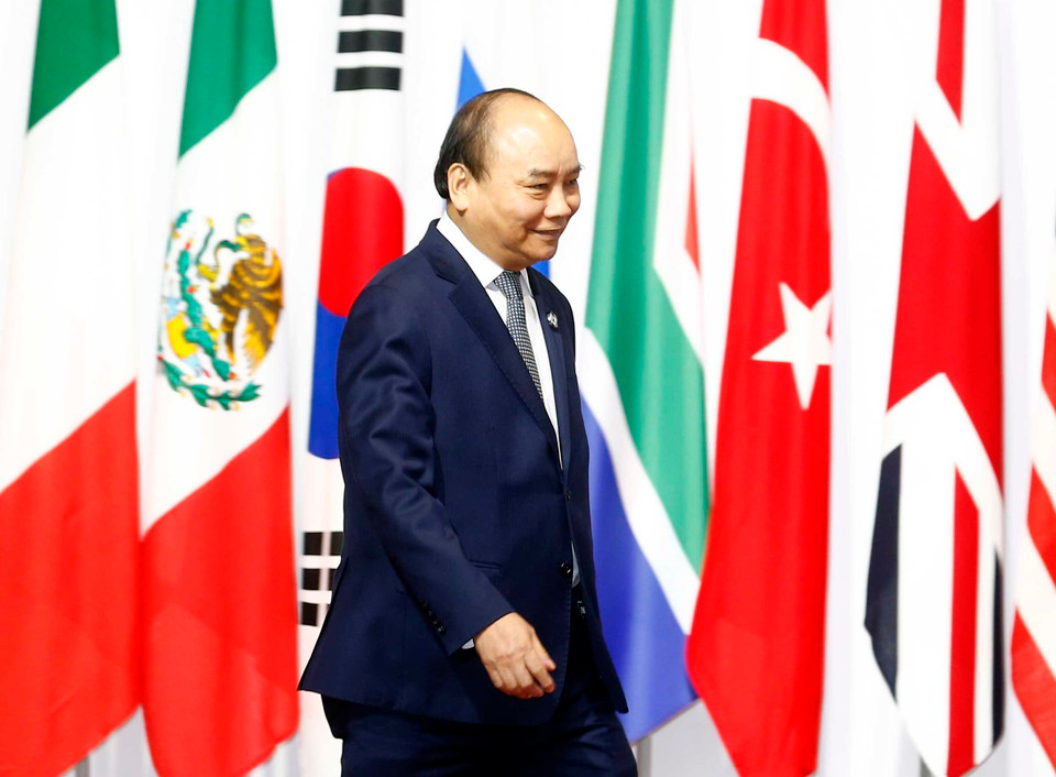  越南政府总理阮春福率团出席峰会开幕式。6月28日，日本首相安倍晋三为前来参加峰会的各代表团团长举行欢迎仪式。