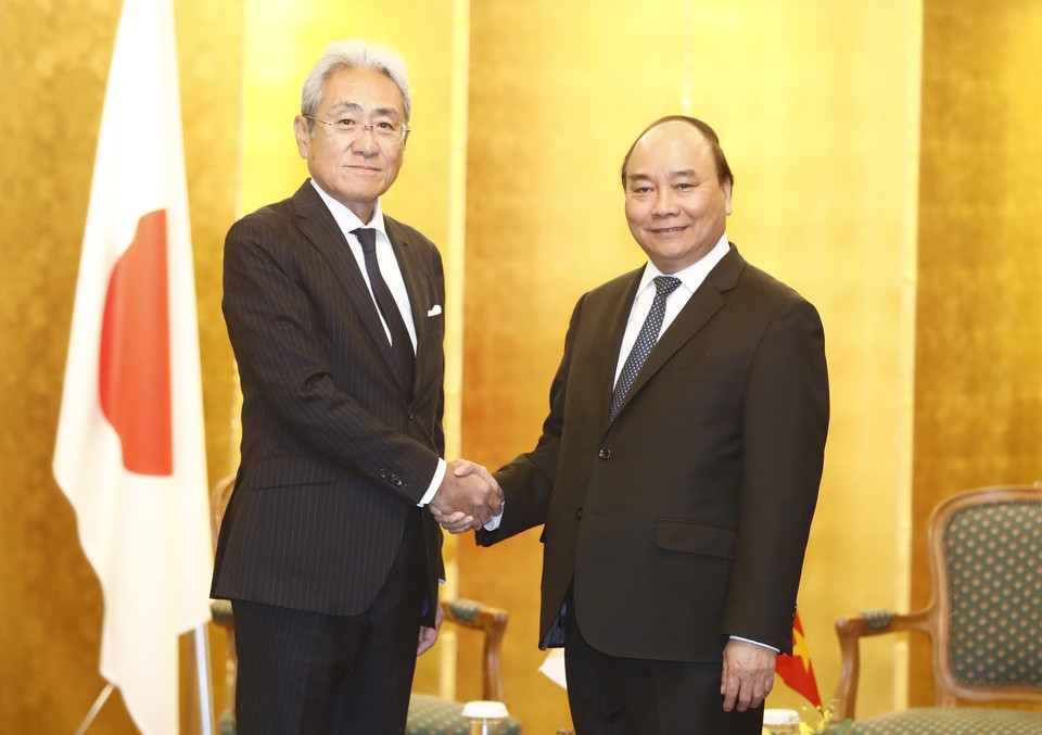 越南政府总理阮春福会见日本丸红株式会社首席执行官Fumiya Kokubu。（图片来源：越通社）