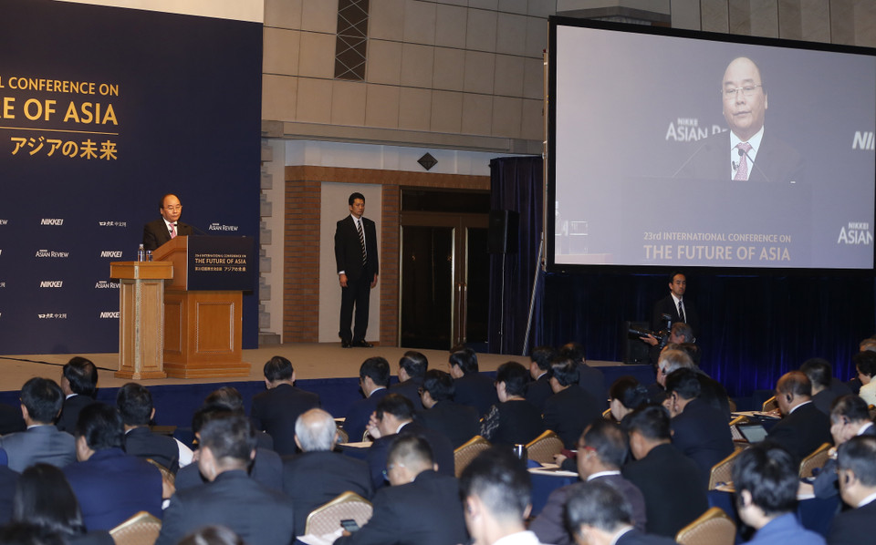 越南政府总理阮春福在第23届“亚洲未来”国际会议上发表主旨演讲。（图片来源：越通社）