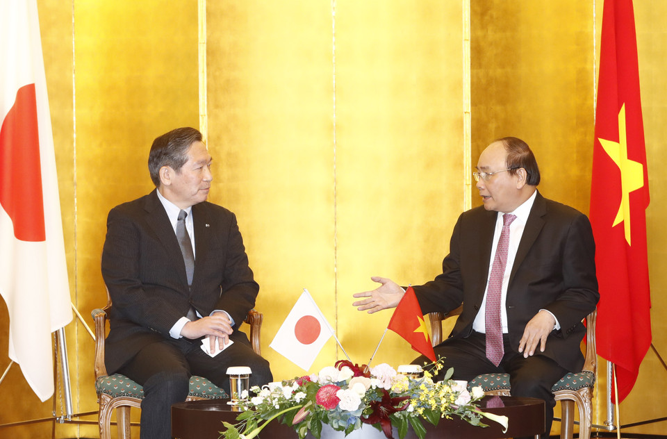 阮春福总理会见马自达汽车公司执行官Yuji Nakamine。（图片来源：越通社）