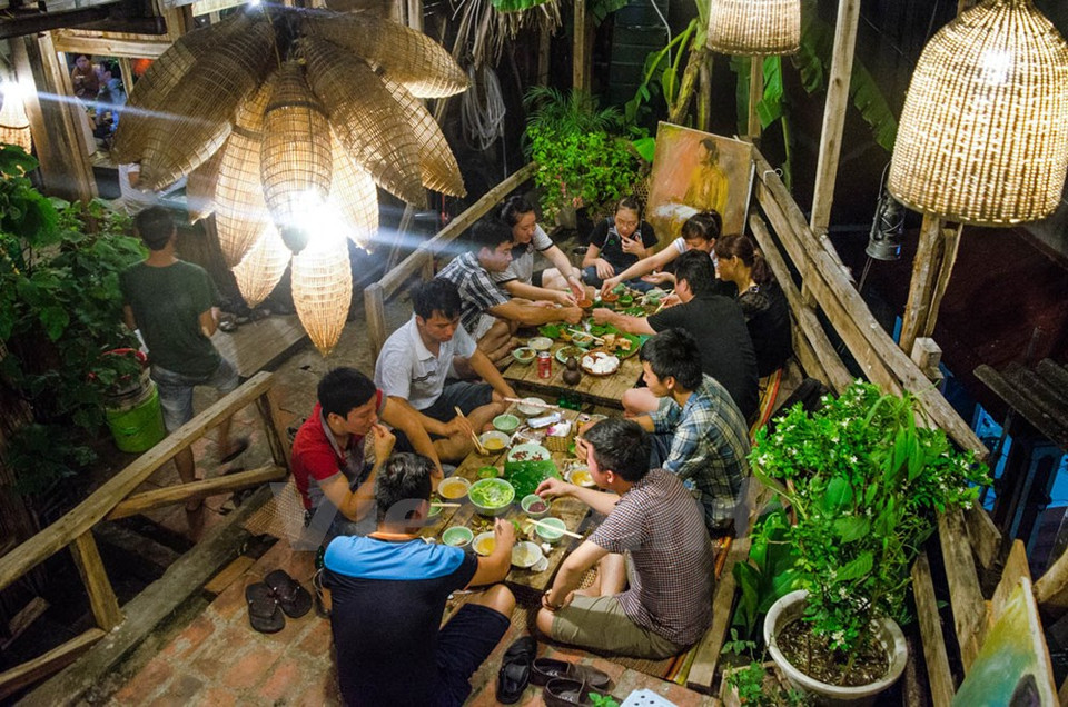 很多食客慕名前来，饭店经常出现超负荷现象。食客来之前似乎都要预订。饭店一天可能接待500名用餐者。（图片来源：越通社）