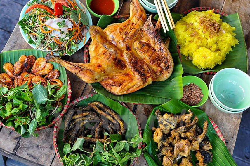 饭店为食客服务许多浓郁乡土味的饭菜。（图片来源：越通社） (完）