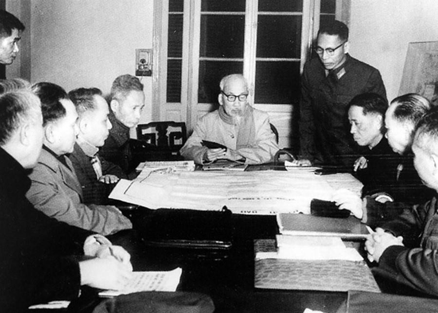 1967年12月28日，胡伯伯主持党中央政治局会议，正式开启1968年戊申战役。图自越通社资料