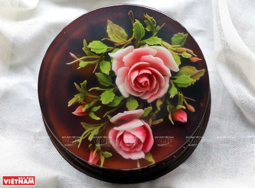 3D果冻花作品颇受消费者的青睐。图自越南画报
