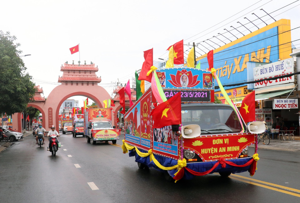 坚江省政府及人民喜迎越南国会和各级人民议会选举日的来临。图自越通社