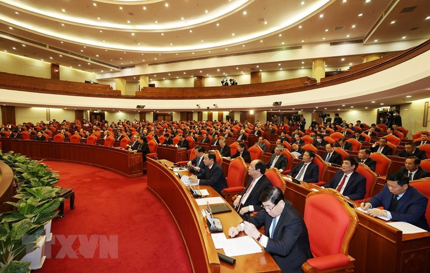 按议程，会议集中讨论并对继续完善越共第十三届中央委员会、政治局、书记处候选人预备人选和第十三届主要领导候选人预备人选工作提出意见和建议。图自越通社