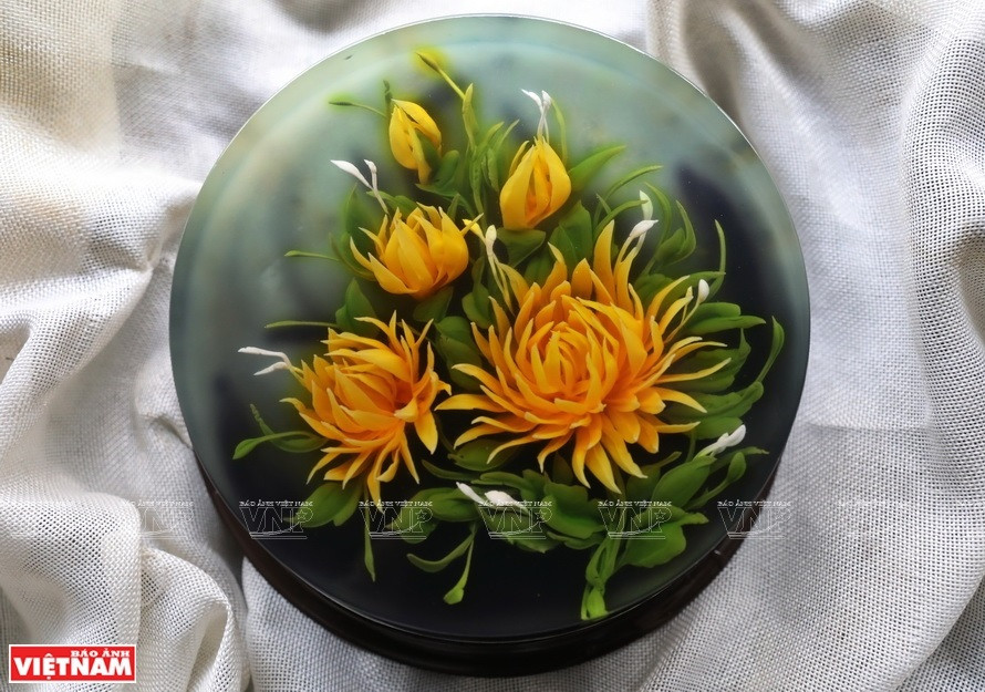 外表颜色艳丽，晶莹剔透，很秀人。图自越南画报