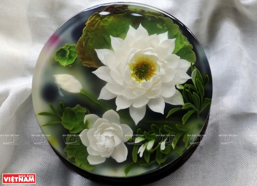 3D果冻花作品颇受消费者的青睐。图自越南画报