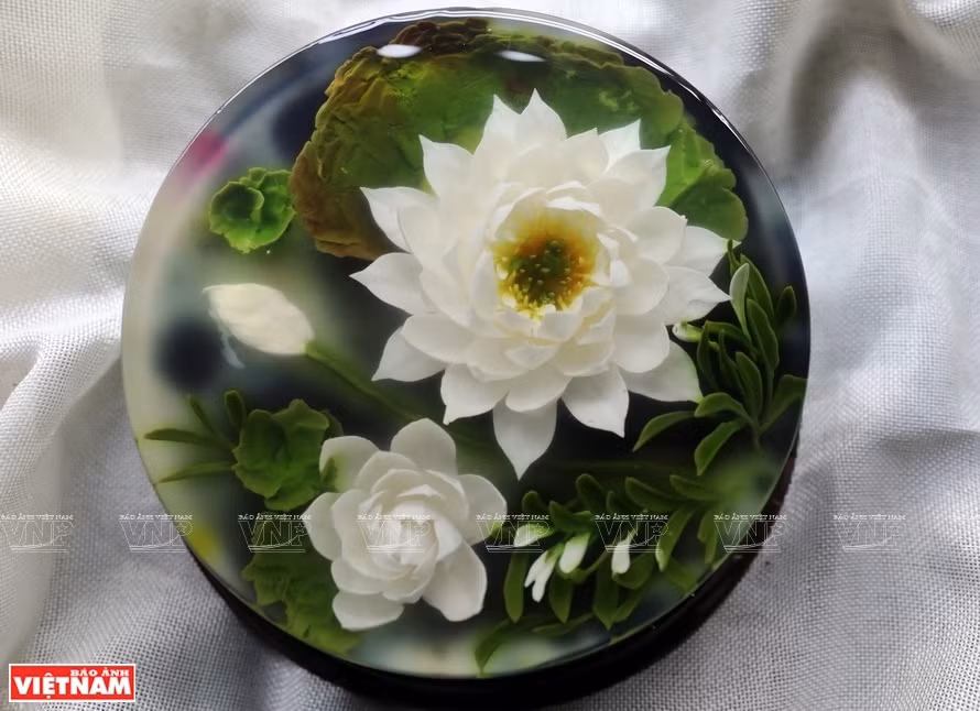 3D果冻花作品颇受消费者的青睐。图自越南画报