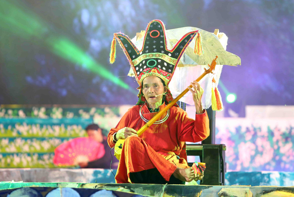 天琴演奏。越通社记者 成达达 摄