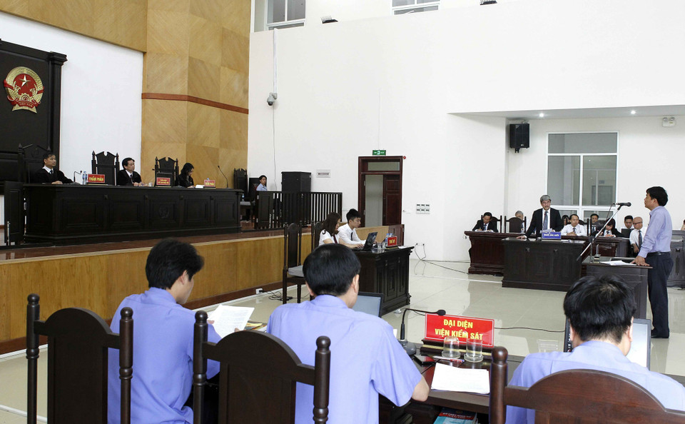 河内市人民检察院5月10日继续开庭审理在PVC公司发生的贪污和故意违反国家经济管理规定造成严重后果一案。越通社记者 文叠 摄