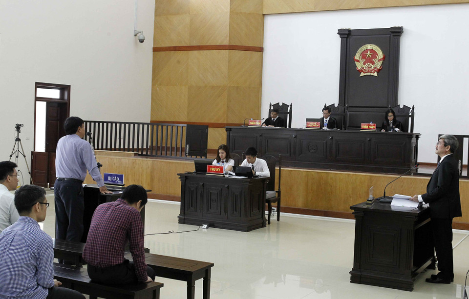 河内市人民检察院5月10日继续开庭审理在PVC公司发生的贪污和故意违反国家经济管理规定造成严重后果一案。越通社记者 文叠 摄