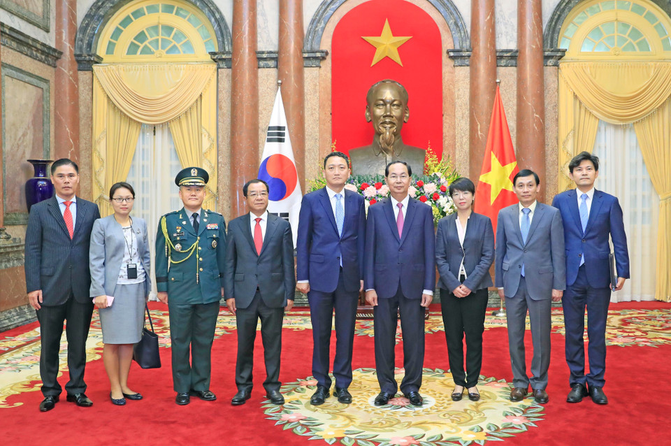 陈大光会见韩国新任驻越大使金度铉。越通社记者 颜创 摄 越南国家主席陈大光