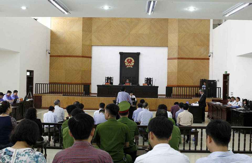 河内市人民检察院5月10日继续开庭审理在PVC公司发生的贪污和故意违反国家经济管理规定造成严重后果一案。越通社记者 文叠 摄