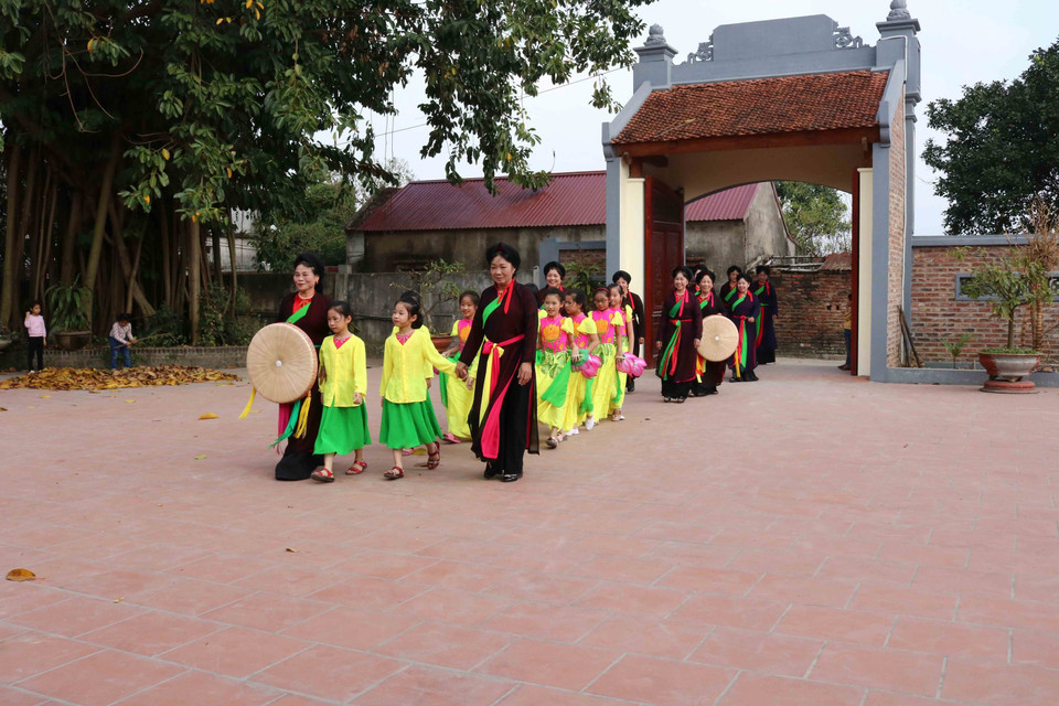 25年来，当舍官贺民歌俱乐部一直努力激发广大群众对官贺民歌的热情，使其不断蔓延，芬芳远播。越通社记者 青商 摄