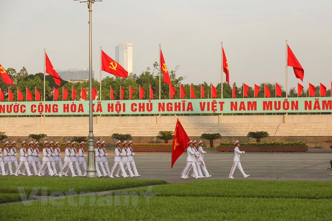 升旗仪式每天早晨6时举行。越通社记者 明山 摄