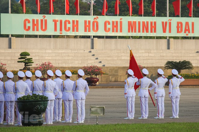 升旗仪式每天早晨6时举行。越通社记者 明山 摄