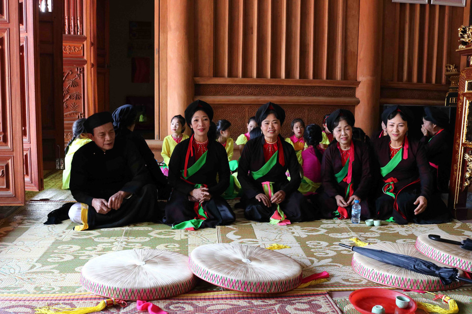 25年来，当舍官贺民歌俱乐部一直努力激发广大群众对官贺民歌的热情，使其不断蔓延，芬芳远播。越通社记者 青商 摄