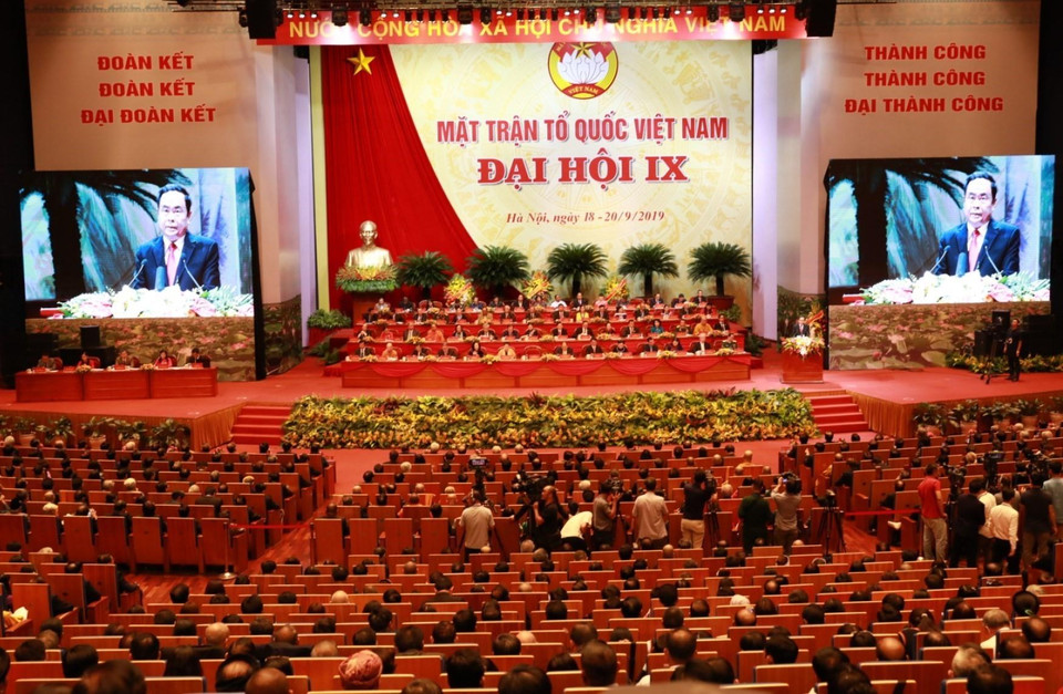 越南祖国阵线第九次全国代表大会9月19日上午在河内国家会议中心隆重举行。图自越通社