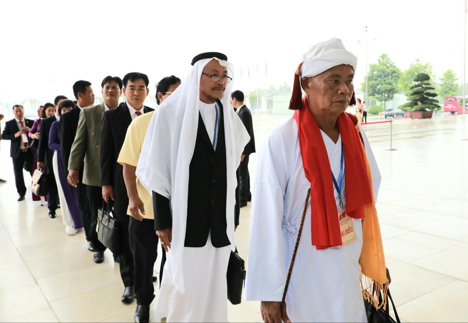 为期三天的大会吸引1300名代表参加，其中正式代表999名。图自越通社