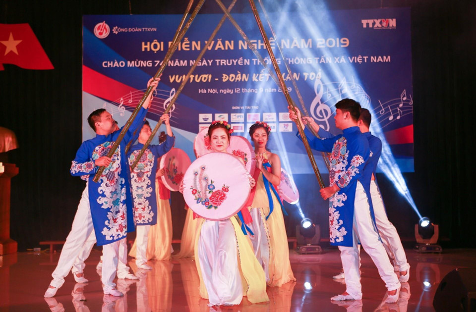 2019年越通社文艺汇演12日在河内国家通讯中心举行，为观众献上一场精彩纷呈的视听盛宴。越通社记者 摄