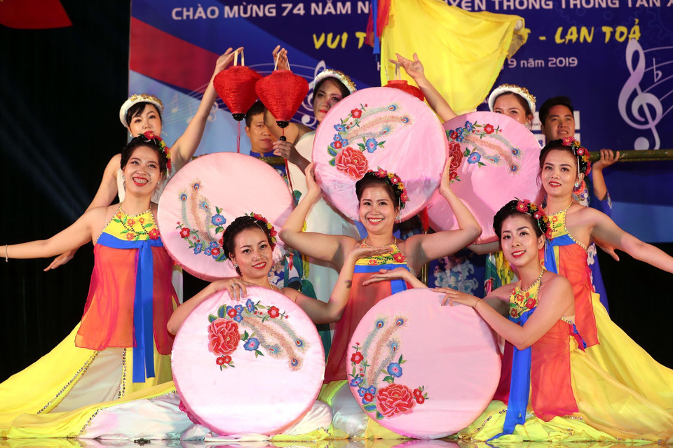 2019年越通社文艺汇演12日在河内国家通讯中心举行，为观众献上一场精彩纷呈的视听盛宴。越通社记者 摄