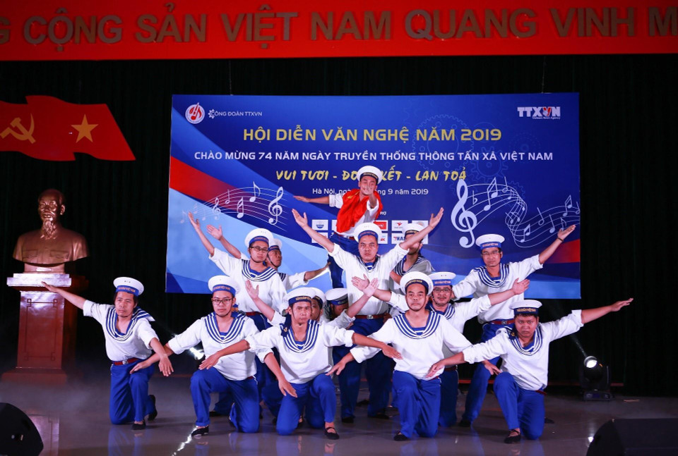 2019年越通社文艺汇演12日在河内国家通讯中心举行，为观众献上一场精彩纷呈的视听盛宴。越通社记者 摄