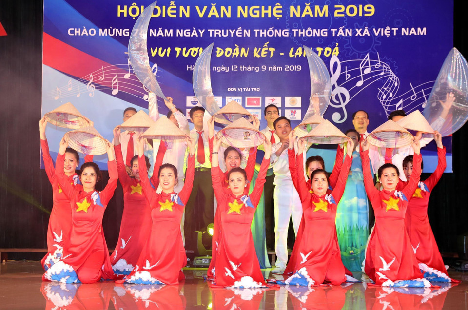 2019年越通社文艺汇演12日在河内国家通讯中心举行，为观众献上一场精彩纷呈的视听盛宴。越通社记者 摄