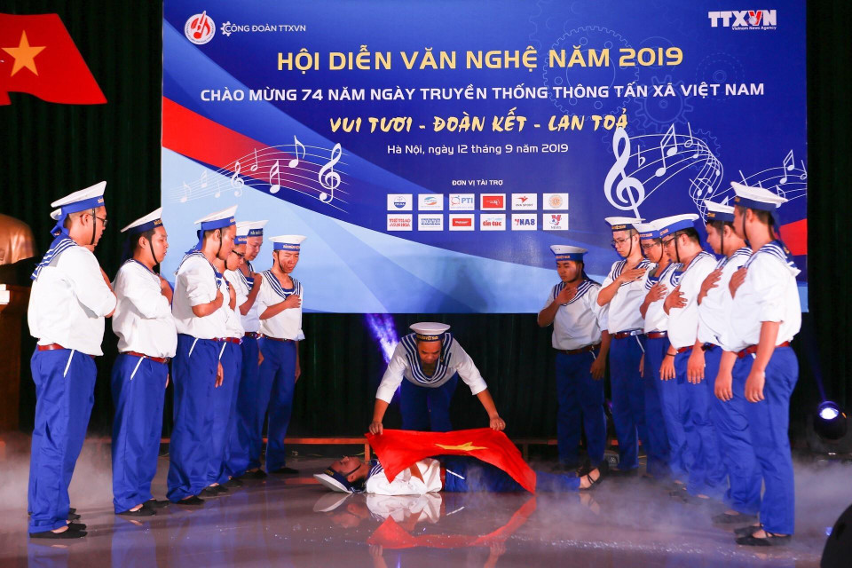 2019年越通社文艺汇演12日在河内国家通讯中心举行，为观众献上一场精彩纷呈的视听盛宴。越通社记者 摄