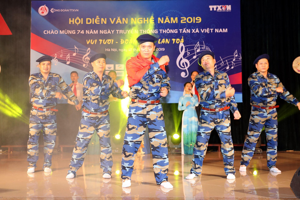 2019年越通社文艺汇演12日在河内国家通讯中心举行，为观众献上一场精彩纷呈的视听盛宴。越通社记者 摄