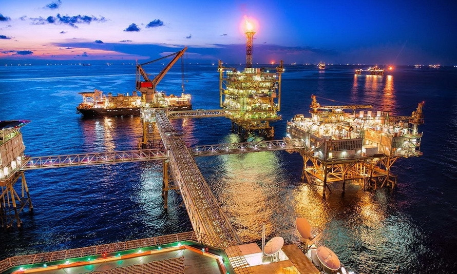 本着法律至上的精神，越南一贯主张坚持不懈地采取符合国际法和1982年《联合国海洋法公约》的和平方式来解决分歧。图中：白虎田之夜。越通社记者 陈明山 摄