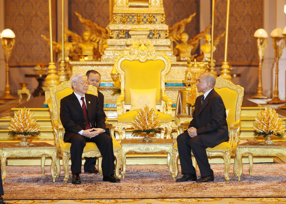 柬埔寨国王诺罗敦·西哈莫尼与阮富仲总书记举行会谈。越通社记者 智勇 摄