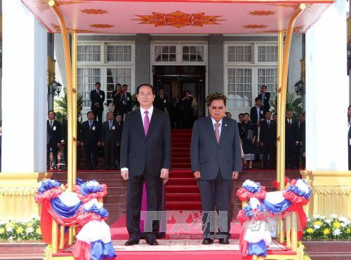  老挝人民革命党中央委员会总书记、国家主席本扬 • 沃拉吉在主席府隆重举行仪式，欢迎陈大光主席一行到访。