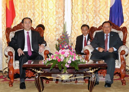  老挝人民革命党中央委员会总书记、国家主席本扬 • 沃拉吉在欢迎仪式会见陈大光主席。