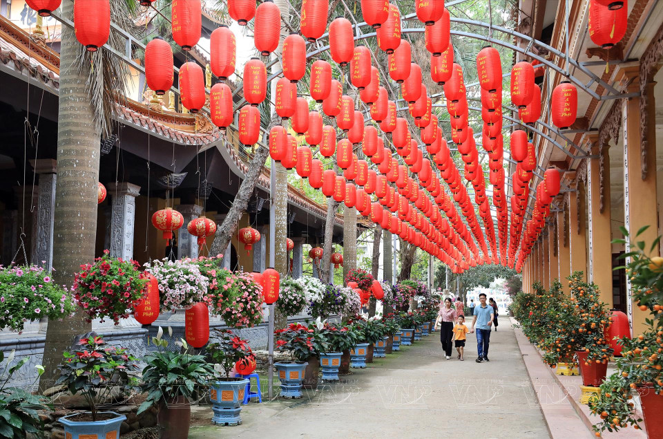 开元寺不仅是香客前来烧香祈福的好去处，还是越南多个富有意义的佛事活动的举办地。（图自 越南画报）