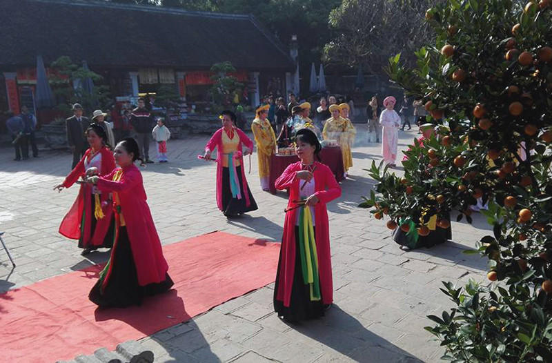 新春敬香仪式。（图片来源：人民报网）