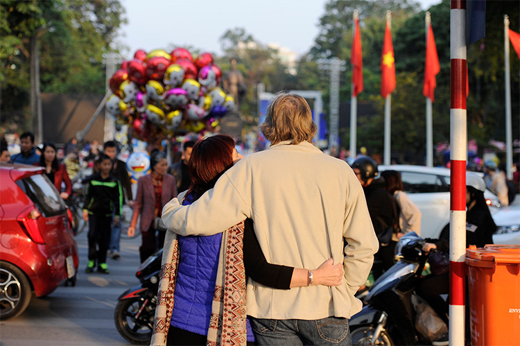 在和平空间中散步。（图片来源： 人民报网）