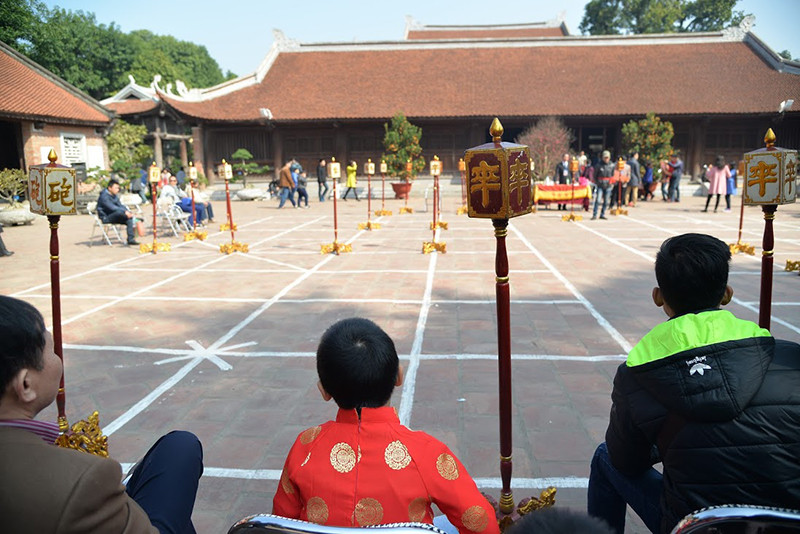 民间游戏也吸引众多人民群众的目光。（图片来源：人民报网）