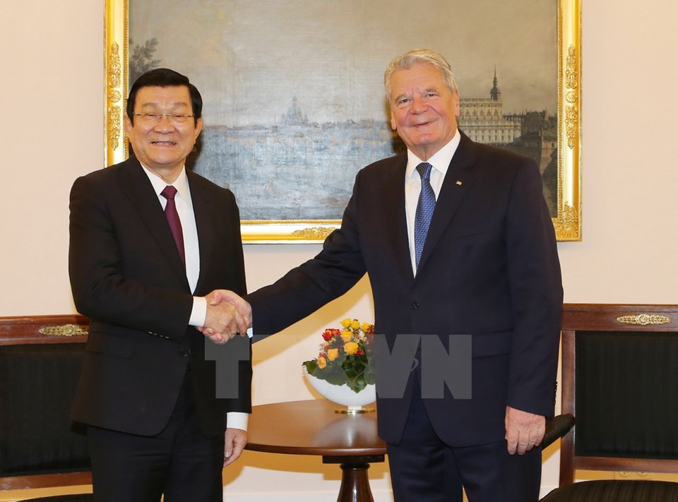 德国总统约阿希姆·高克欢迎张晋创主席。（图片来源：越通社）