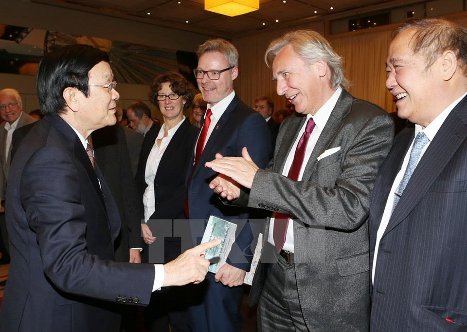 张晋创主席同德国友人举行会面。（图片来源：越通社）