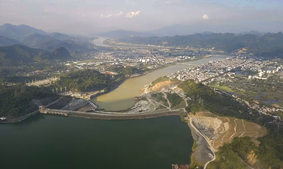 和平省水电站与陀江的美丽风景。图自越通社