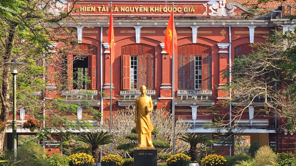 顺化国学重点高中学校是胡志明主席曾经就读的学校。图自越通社