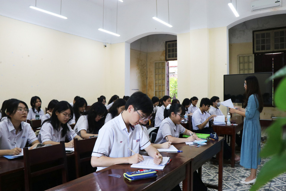 成为顺化国学重点高中学校学生是顺化省乃至中部地区各省市学生的梦想和骄傲。图自越通社