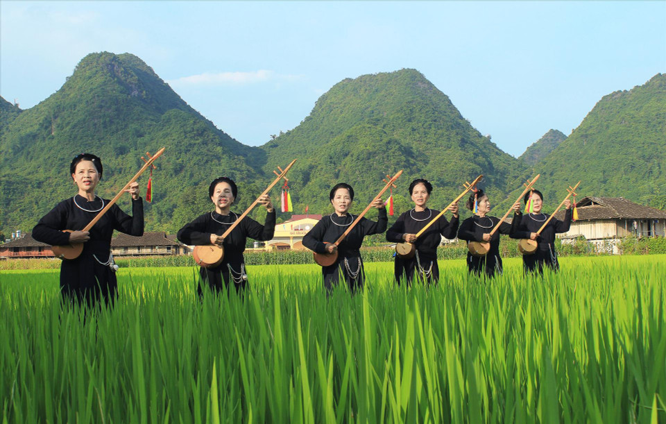 北山县天曲和天琴的表演活动。图自谅山省旅游促进中心