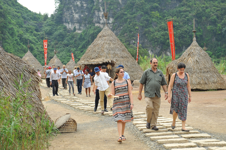 长安名胜群拥有无处可寻的美丽壮观景色，是国内外游客颇具吸引力的旅游目的地。越通社记者明德 摄