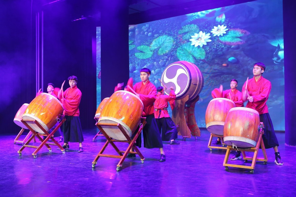 日本传统鼓艺表演。越通社记者成达 摄