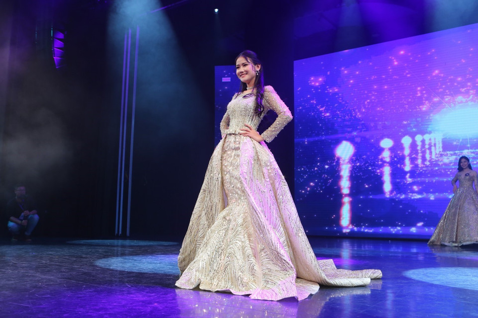 3月28日晚，2019年樱花亲善大使选美大赛总决赛在河内朗下路87号星银河电影院举行。越通社记者成达 摄